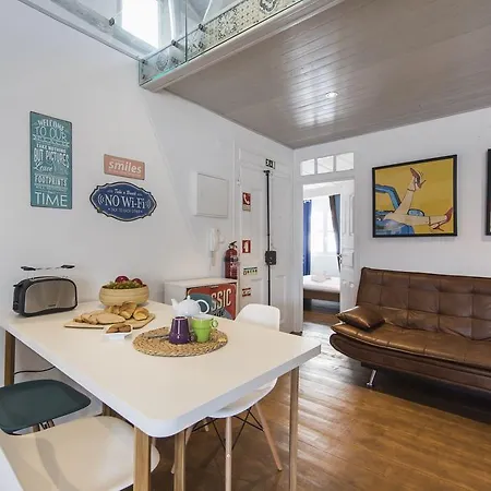 Lovelystay - Vintage In Rosa Street Lisbon
