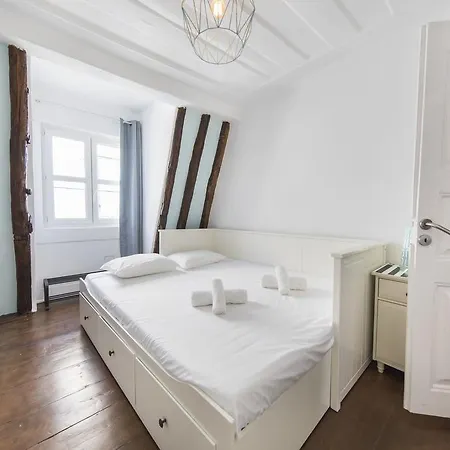 Lovelystay - Vintage In Rosa Street Apartment Lisbon
