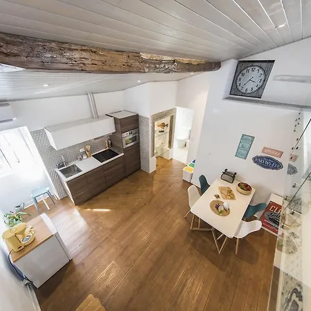 Lovelystay - Vintage In Rosa Street Apartment Lisbon